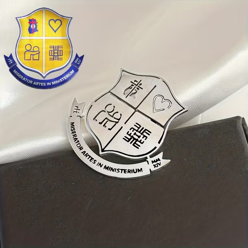 Broche con logotipo personaliz - Women Accessories Logo reseña y precio