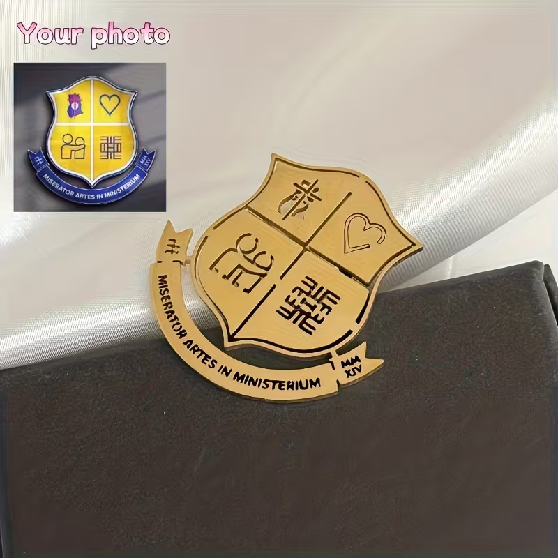 Broche con logotipo personaliz - Women Accessories Logo reseña y precio